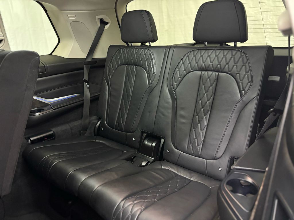 2021 BMW X7 Image 46