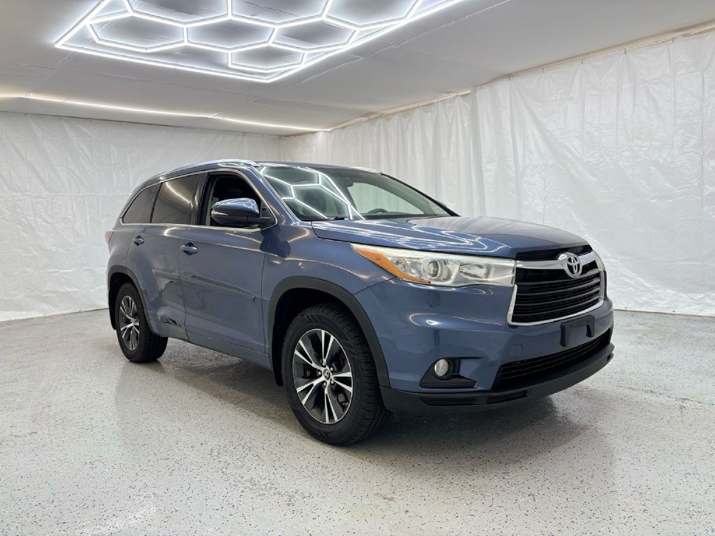 2016 Toyota Highlander Image 1