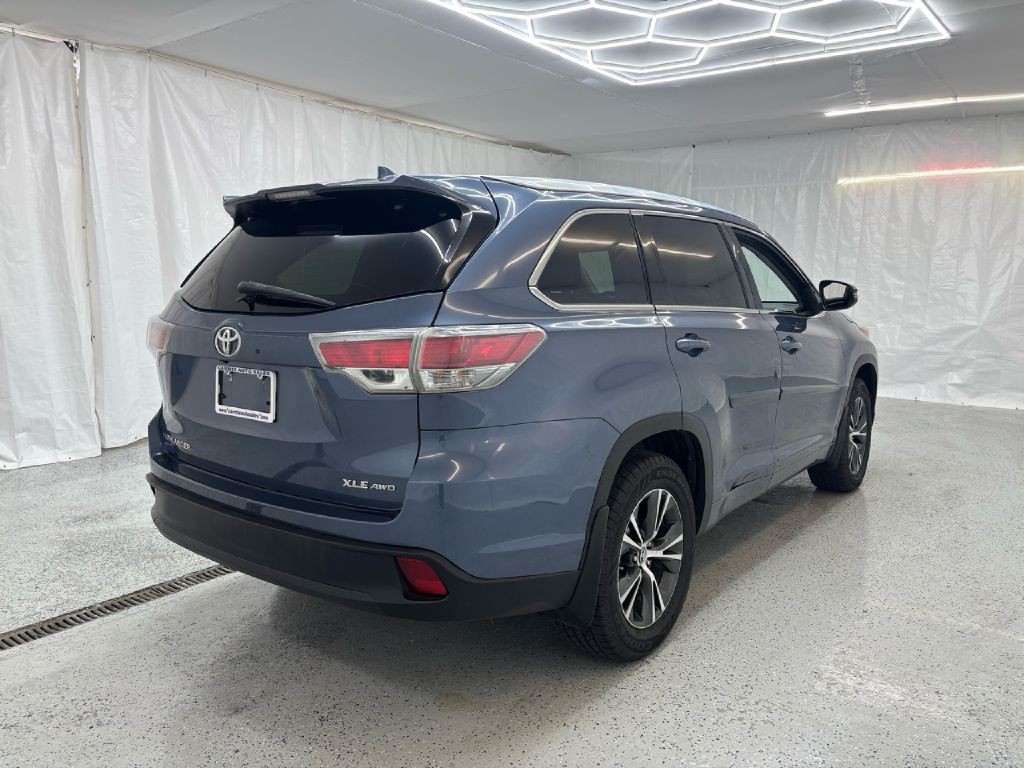 2016 Toyota Highlander Image 3