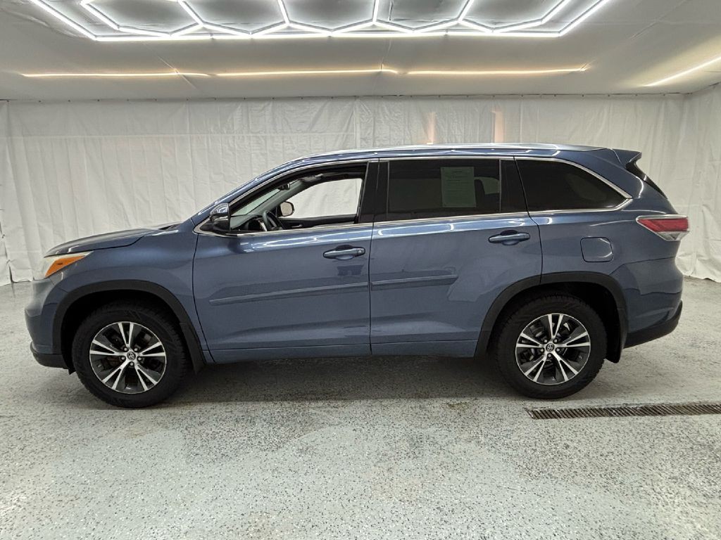 2016 Toyota Highlander Image 6