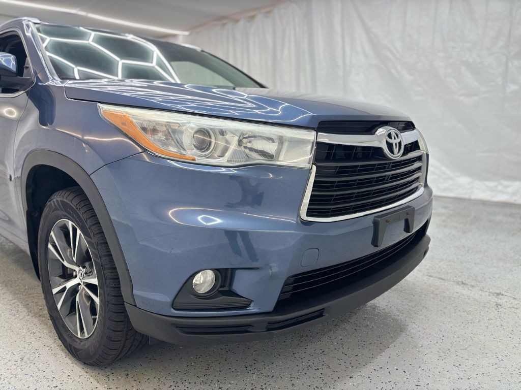 2016 Toyota Highlander Image 9