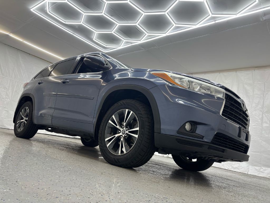 2016 Toyota Highlander Image 10