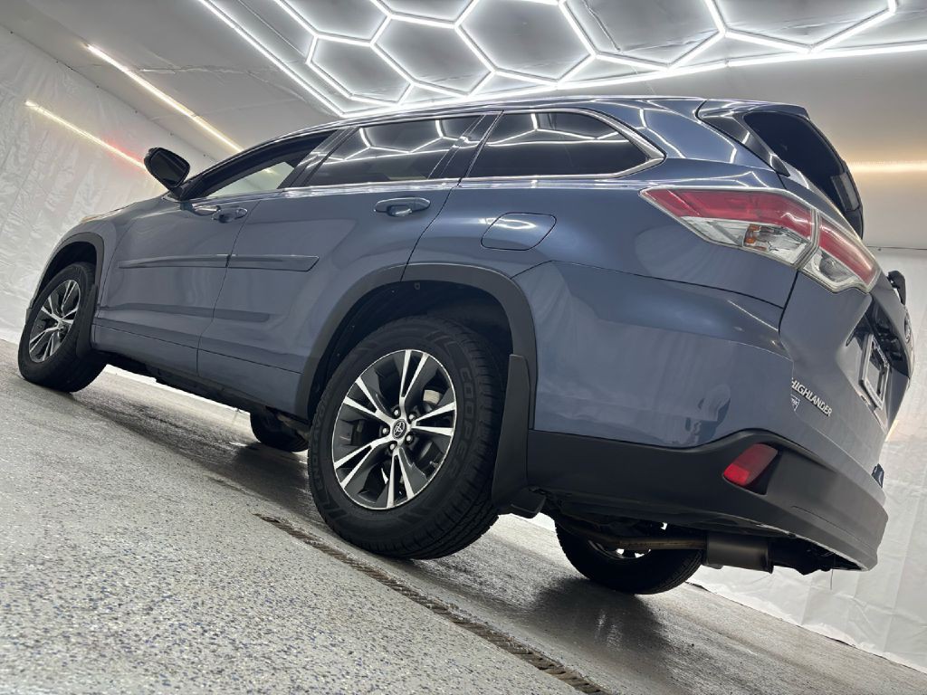 2016 Toyota Highlander Image 11