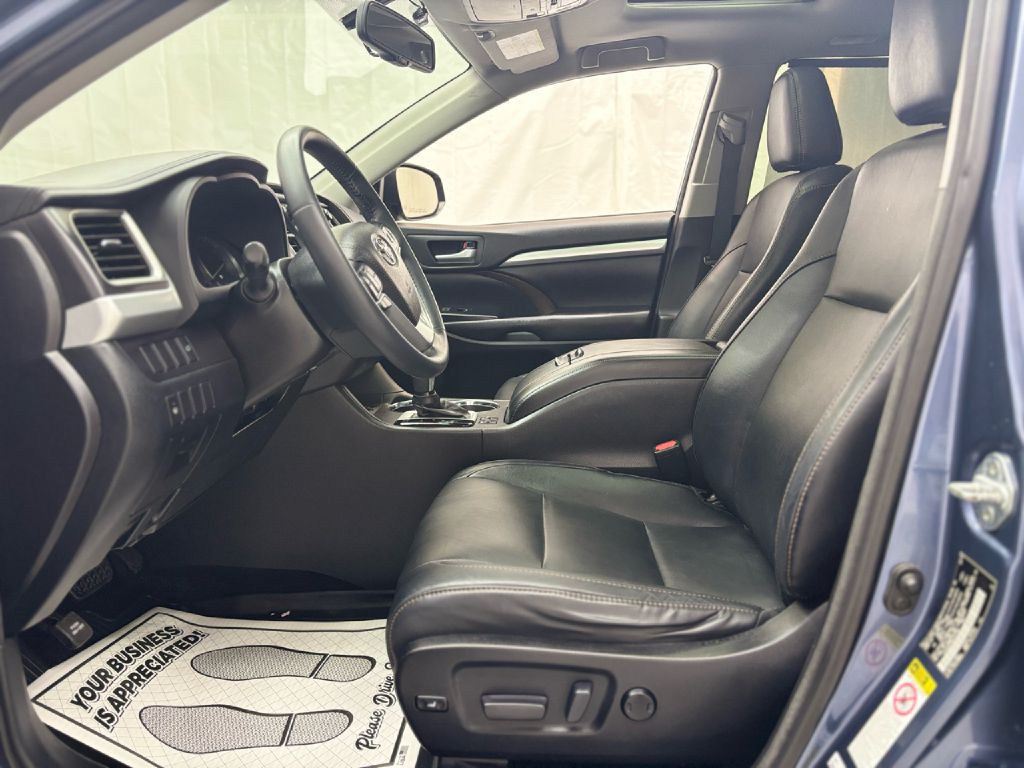 2016 Toyota Highlander Image 12