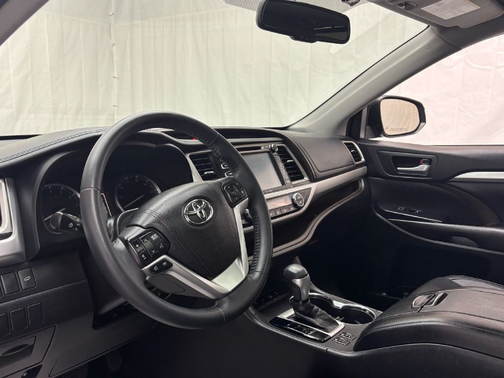2016 Toyota Highlander Image 13