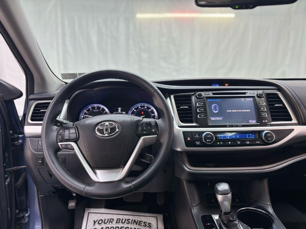 2016 Toyota Highlander Image 16