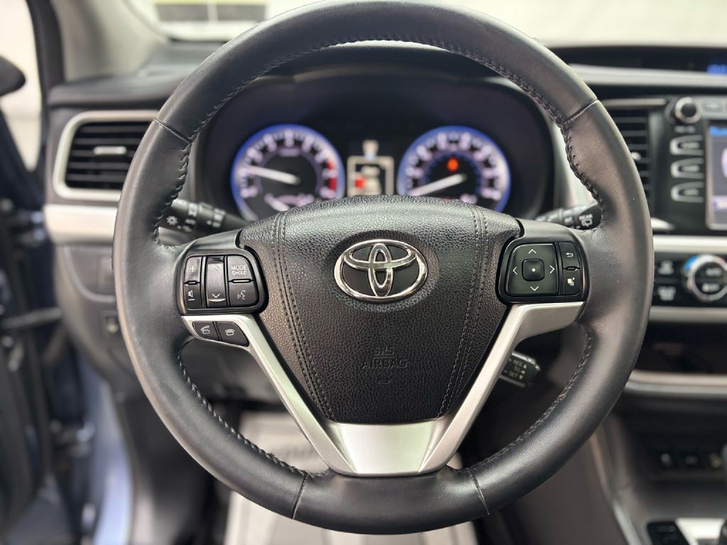 2016 Toyota Highlander Image 17