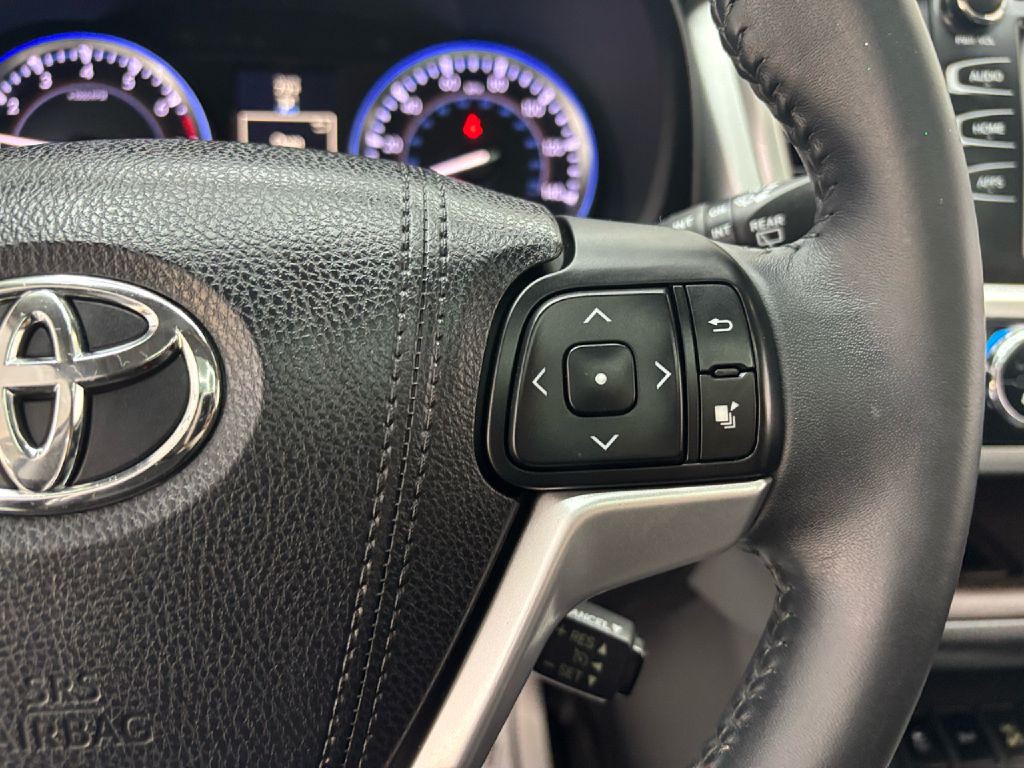 2016 Toyota Highlander Image 19