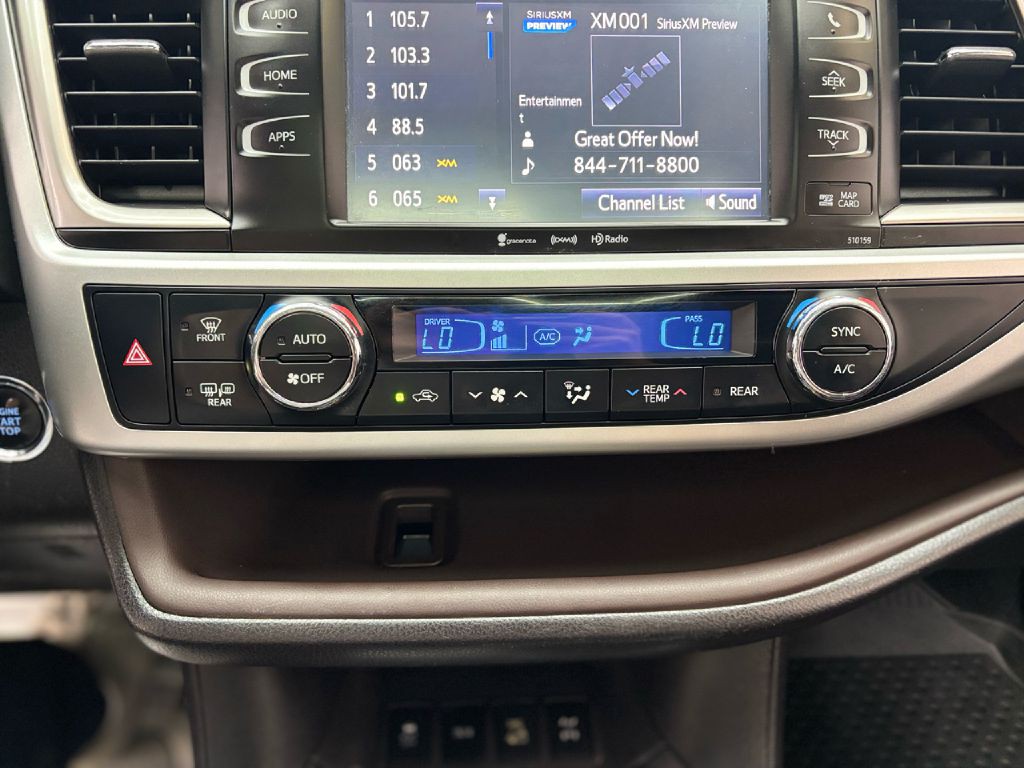 2016 Toyota Highlander Image 24