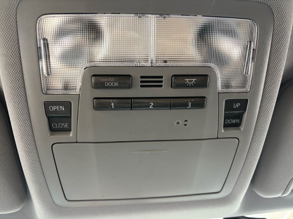 2016 Toyota Highlander Image 28