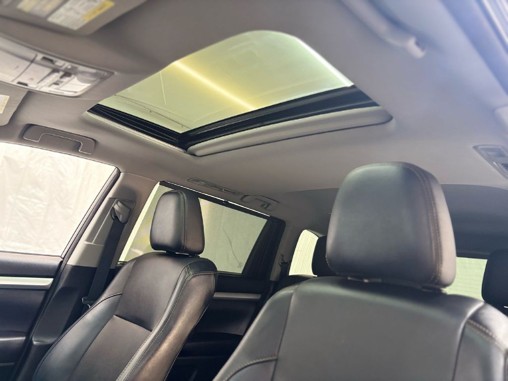 2016 Toyota Highlander Image 29