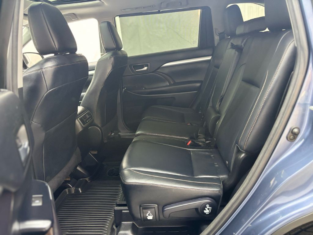 2016 Toyota Highlander Image 32