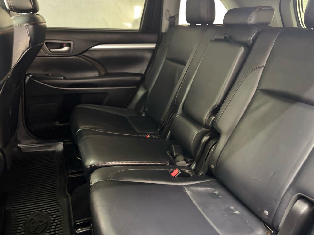 2016 Toyota Highlander Image 33