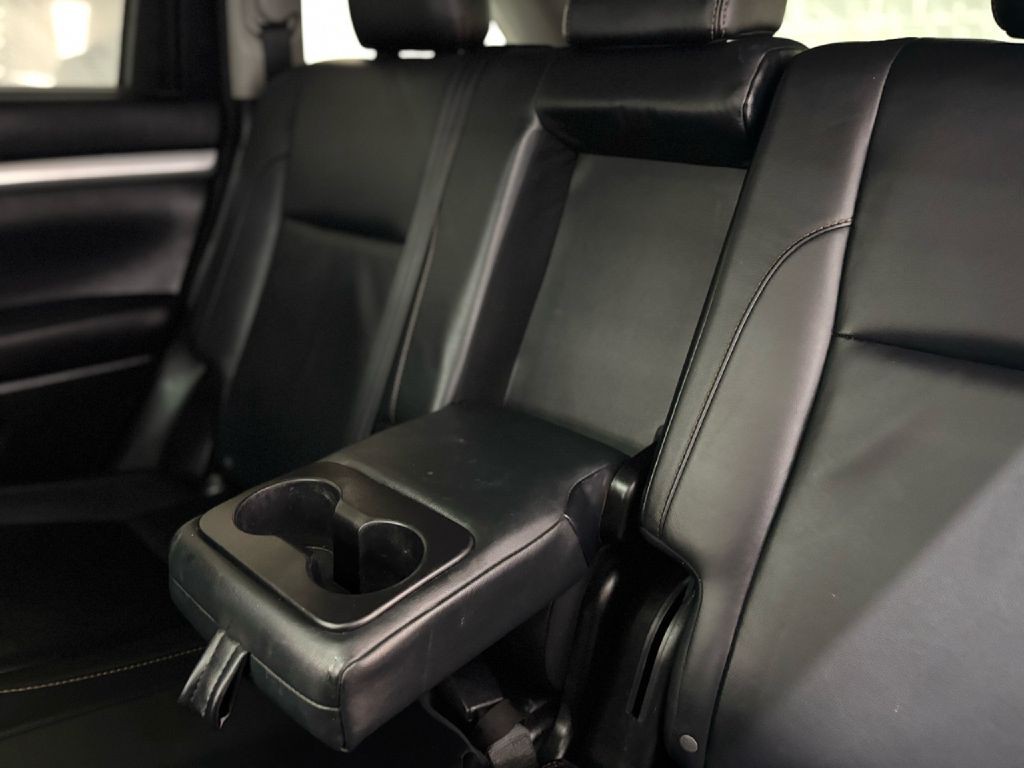 2016 Toyota Highlander Image 34