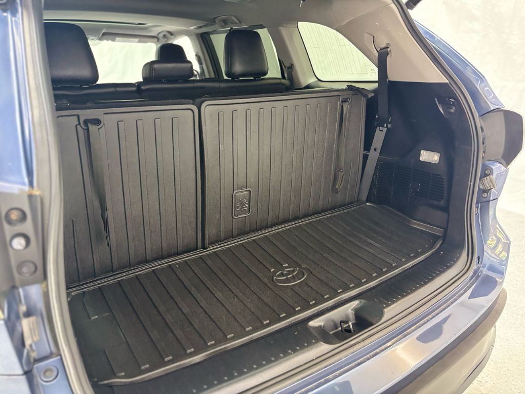 2016 Toyota Highlander Image 38