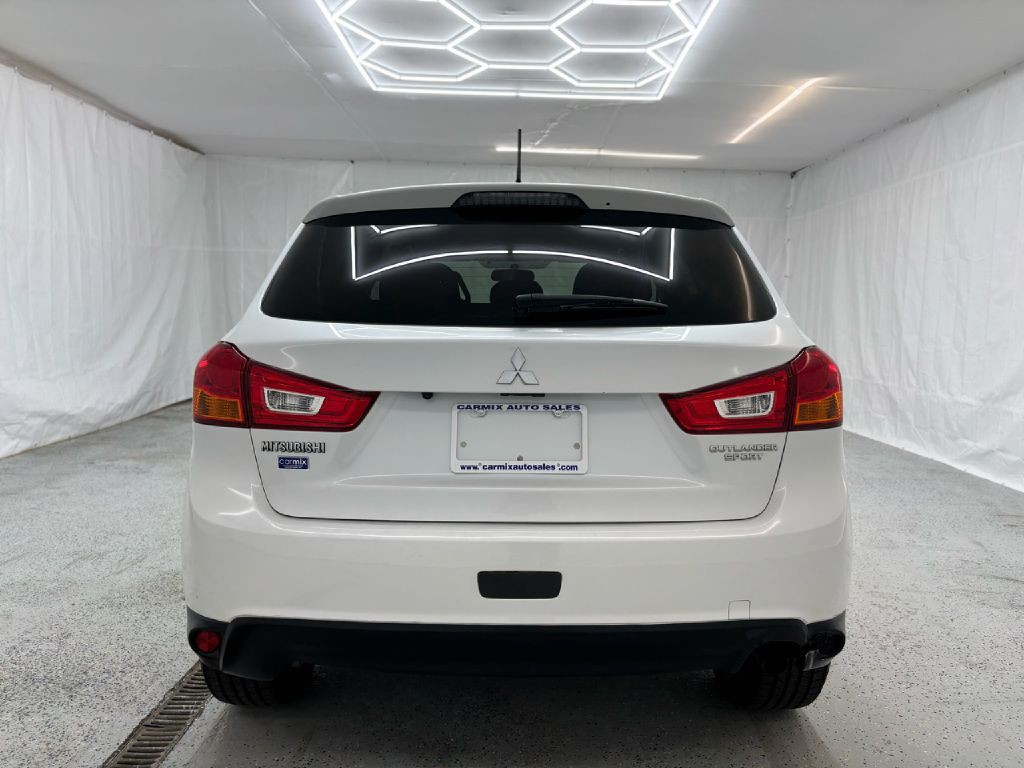 2015 Mitsubishi Outlander Image 4