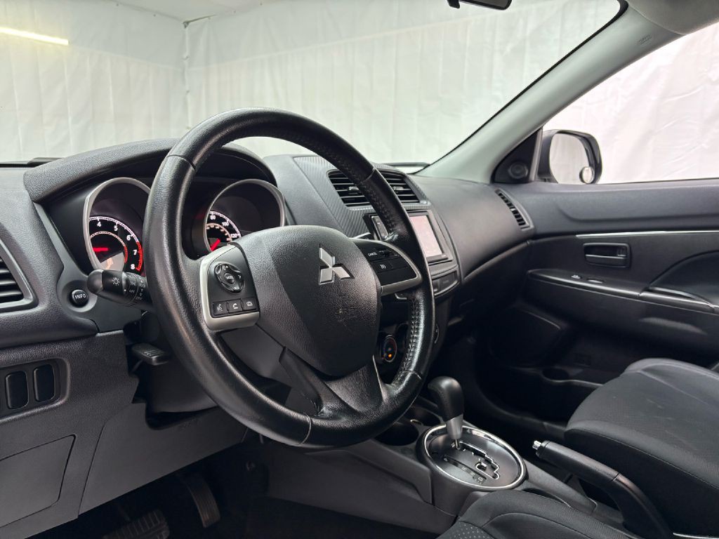 2015 Mitsubishi Outlander Image 13