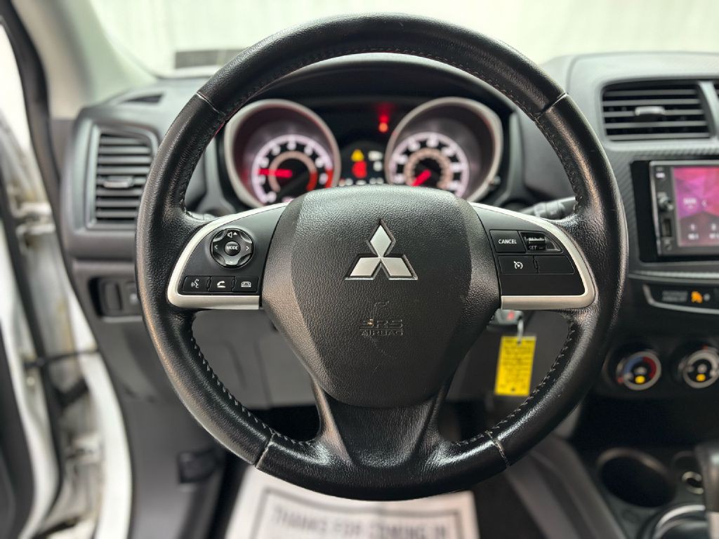 2015 Mitsubishi Outlander Image 16
