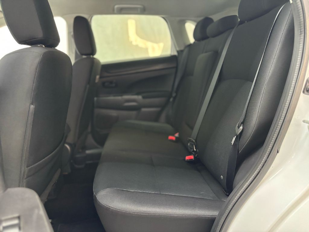 2015 Mitsubishi Outlander Image 24