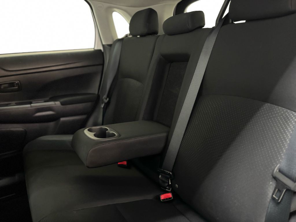 2015 Mitsubishi Outlander Image 25