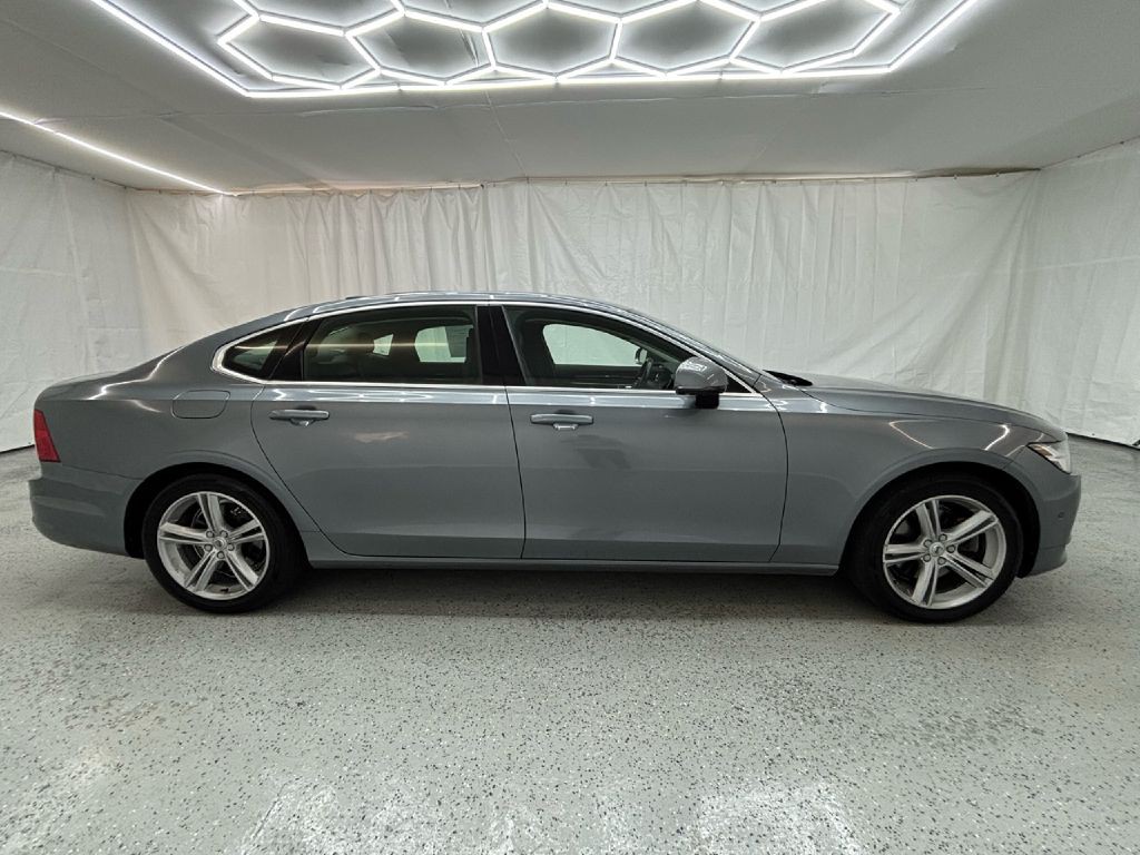 2018 Volvo S90 Image 2