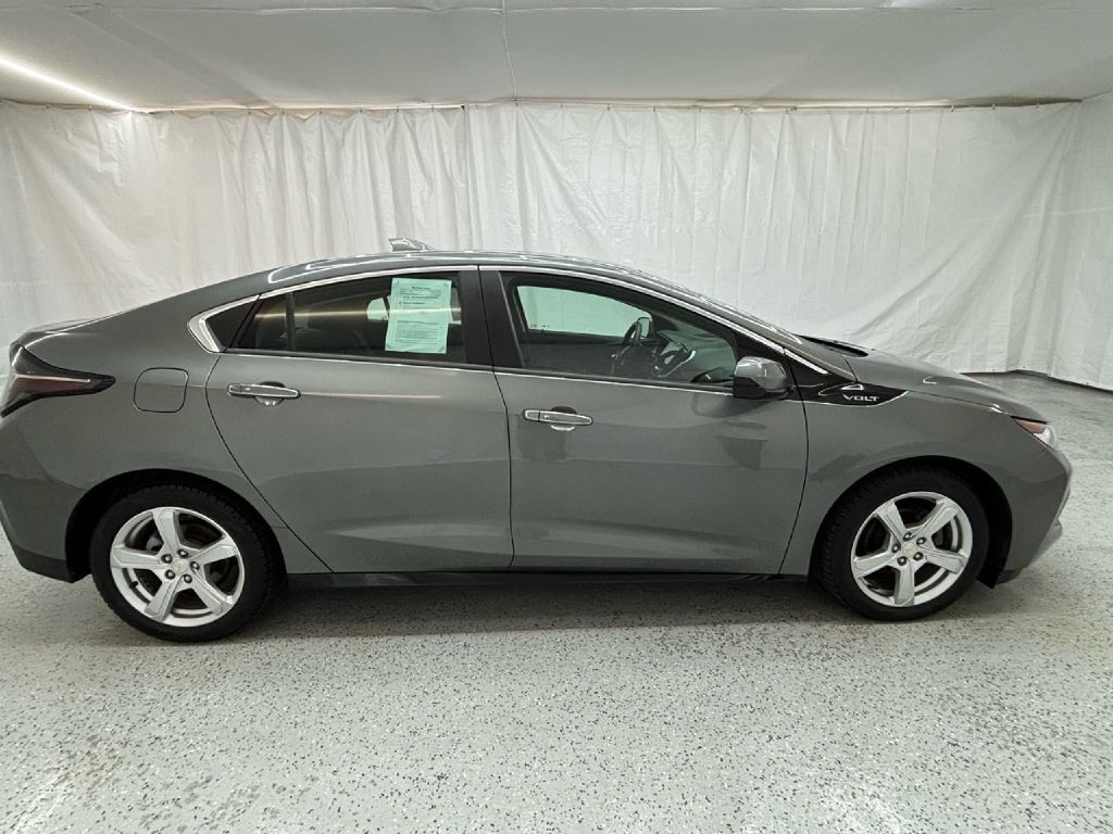 2017 Chevrolet Volt Image 2