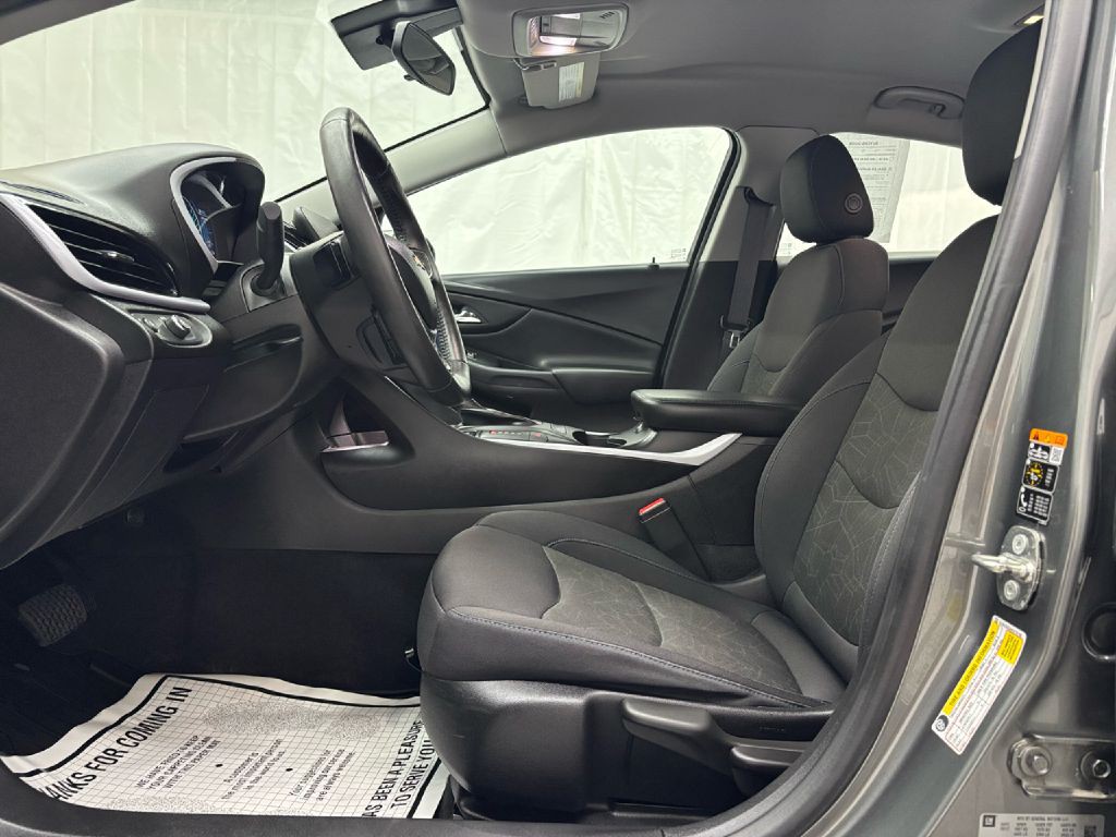 2017 Chevrolet Volt Image 14