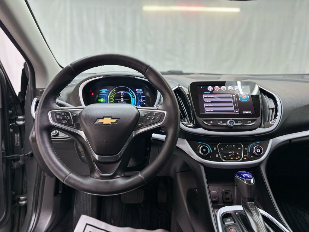 2017 Chevrolet Volt Image 17