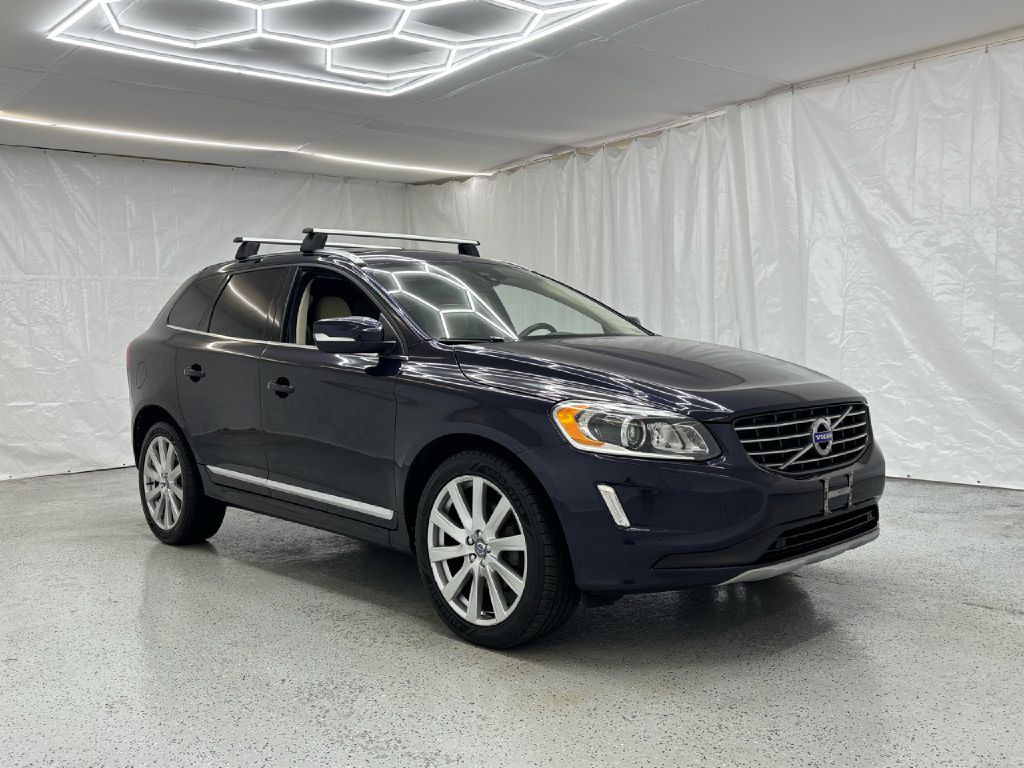 2017 Volvo XC60 Image 1