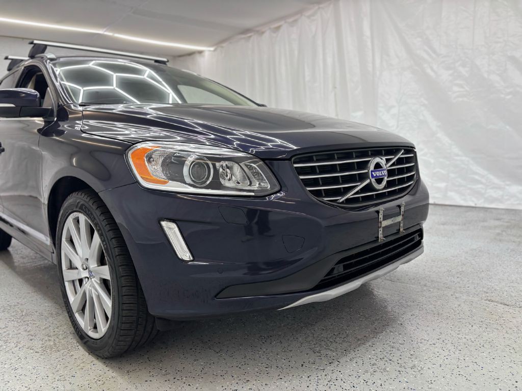 2017 Volvo XC60 Image 9