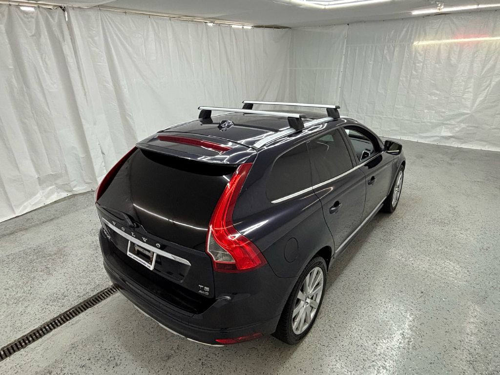 2017 Volvo XC60 Image 12