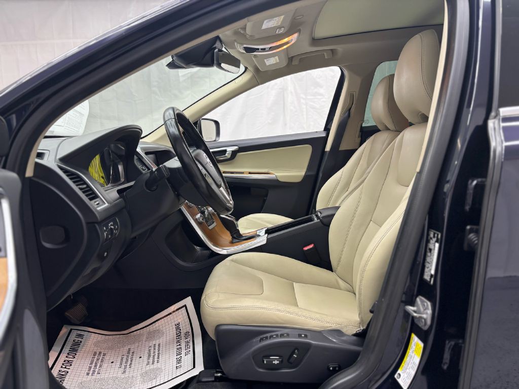 2017 Volvo XC60 Image 15