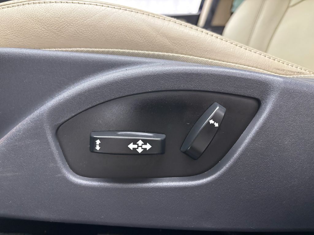 2017 Volvo XC60 Image 16