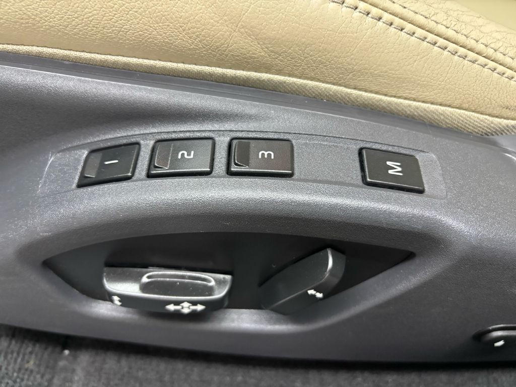 2017 Volvo XC60 Image 17