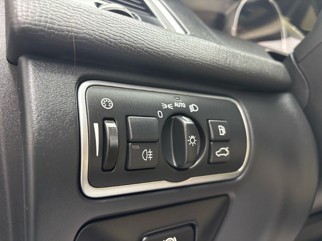 2017 Volvo XC60 Image 18