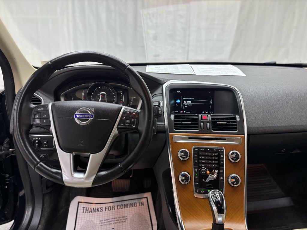 2017 Volvo XC60 Image 20