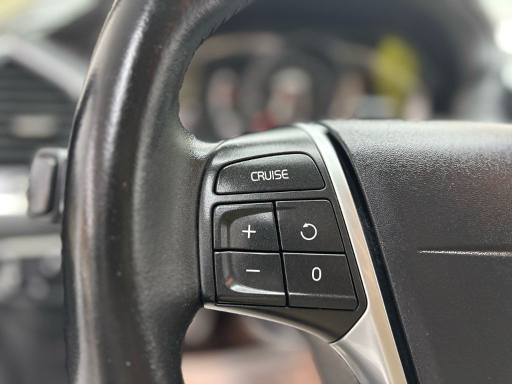 2017 Volvo XC60 Image 22
