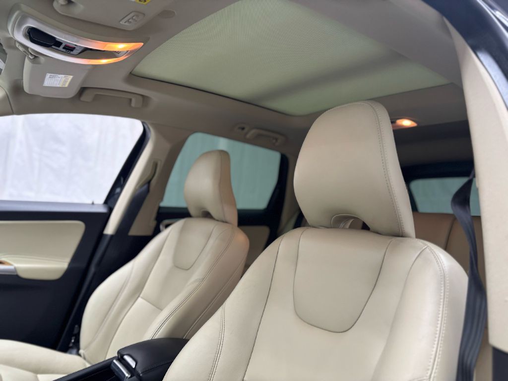 2017 Volvo XC60 Image 25