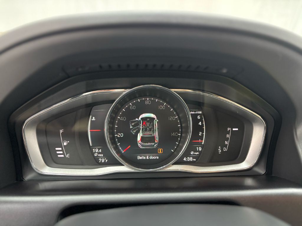 2017 Volvo XC60 Image 26