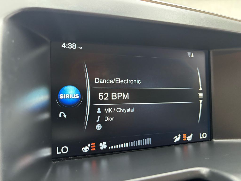 2017 Volvo XC60 Image 27