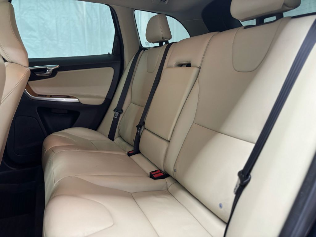2017 Volvo XC60 Image 33