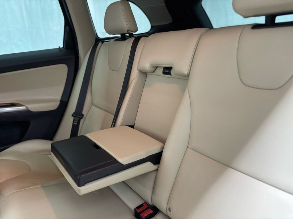 2017 Volvo XC60 Image 34