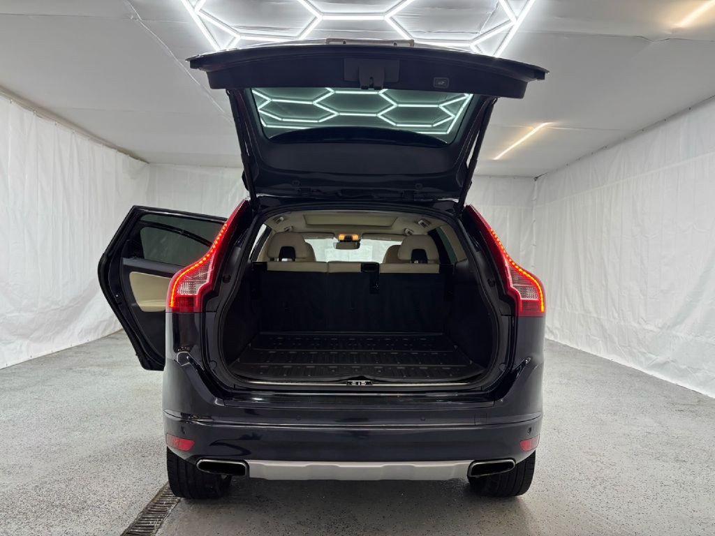 2017 Volvo XC60 Image 35