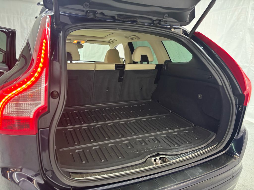 2017 Volvo XC60 Image 36