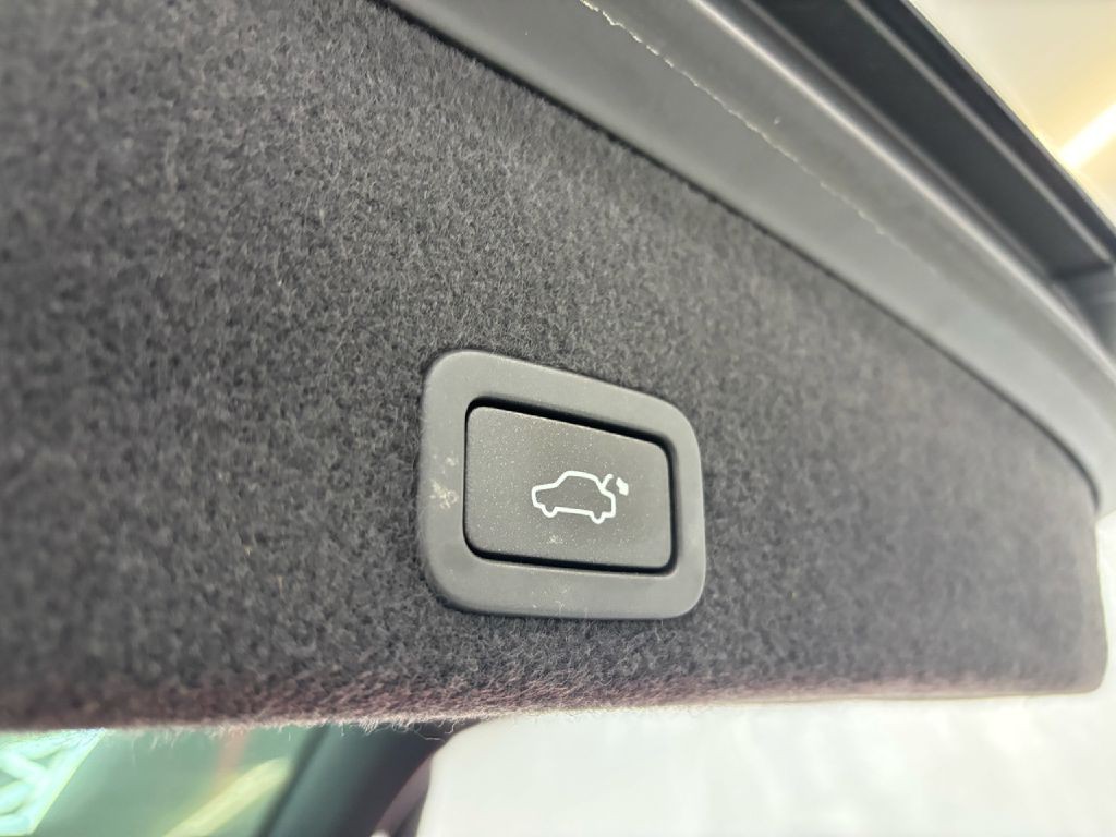 2017 Volvo XC60 Image 39