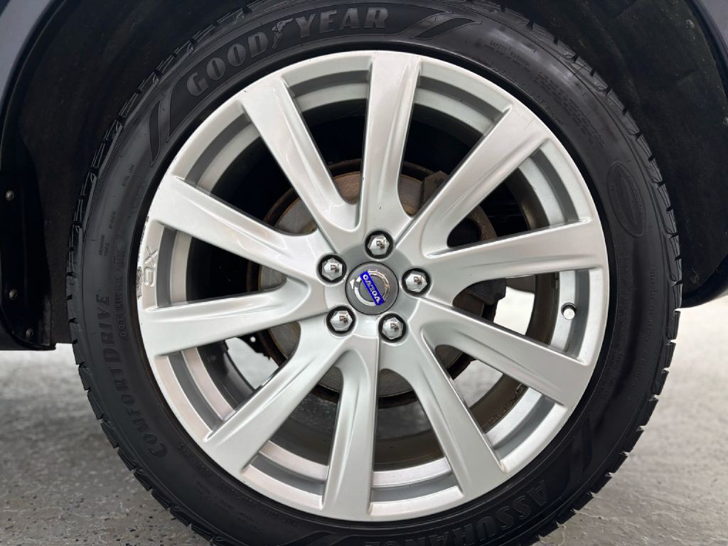 2017 Volvo XC60 Image 40