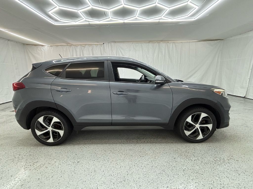 2016 Hyundai Tucson Image 2