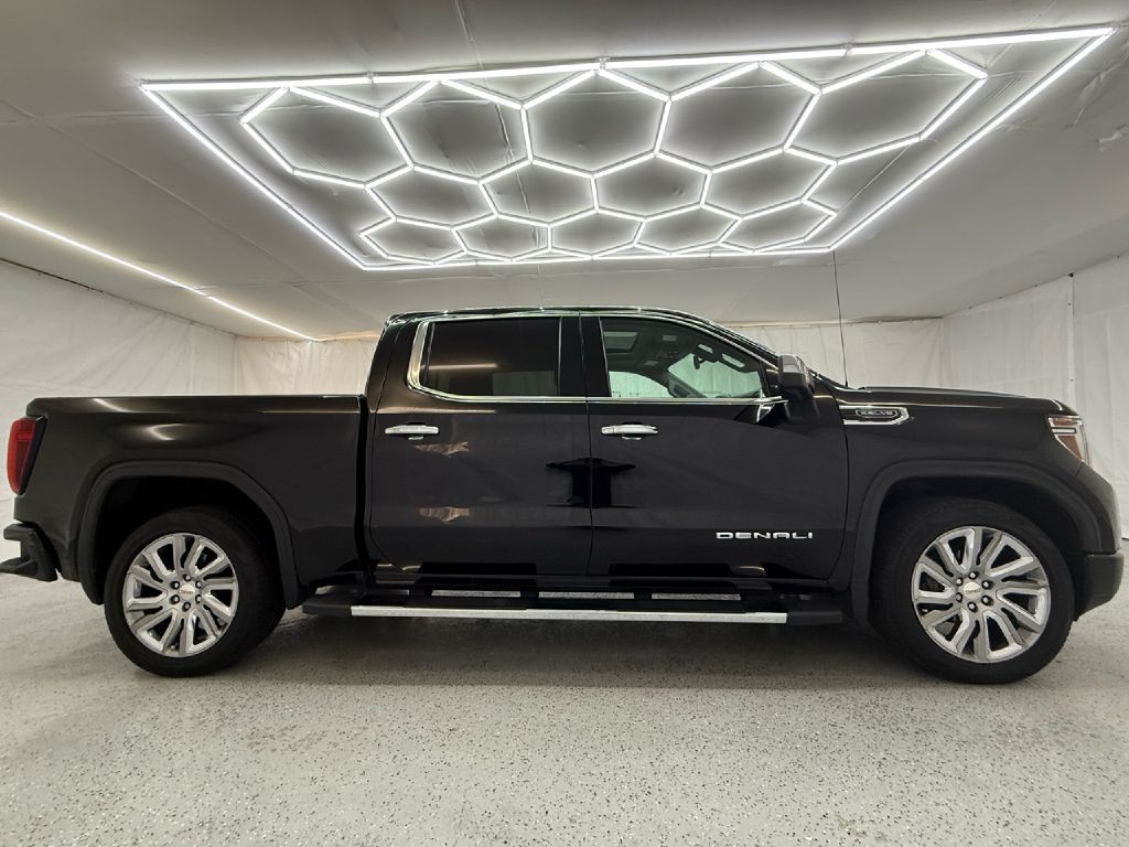 2019 GMC Sierra Image 2