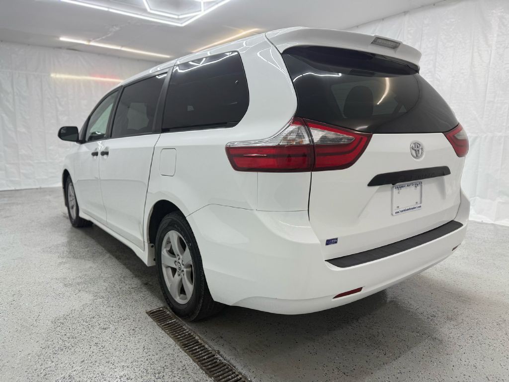 2020 Toyota Sienna Image 4