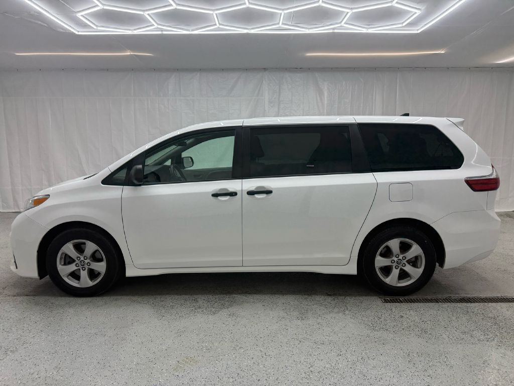 2020 Toyota Sienna Image 5